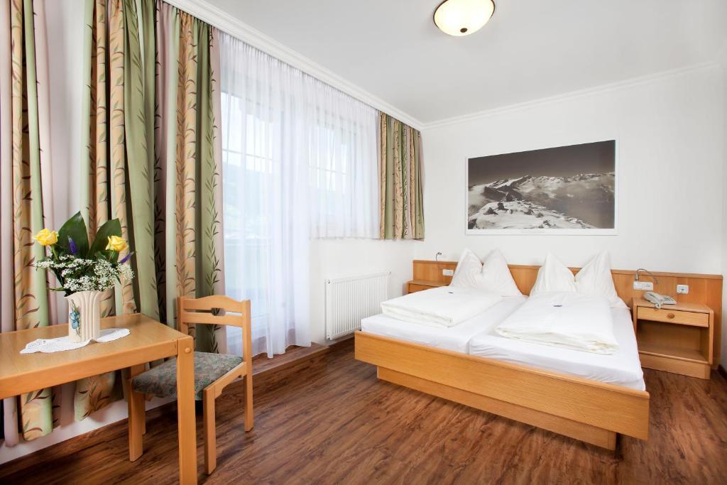 Hotel Grundlhof Bramberg am Wildkogel Bilik gambar