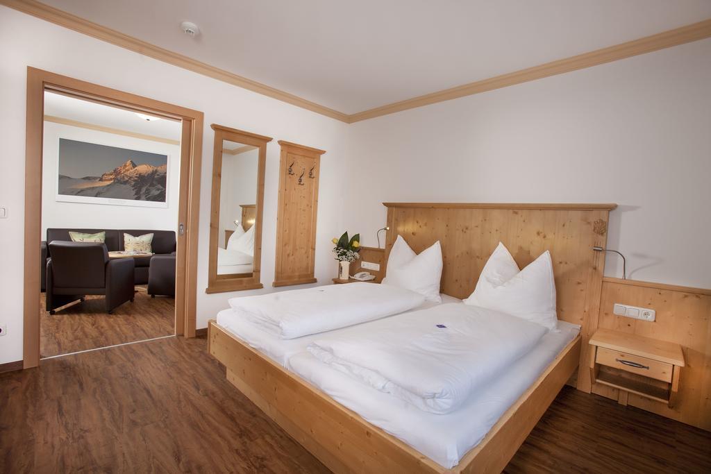 Hotel Grundlhof Bramberg am Wildkogel Luaran gambar