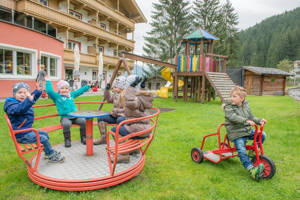 Hotel Grundlhof Bramberg am Wildkogel Luaran gambar
