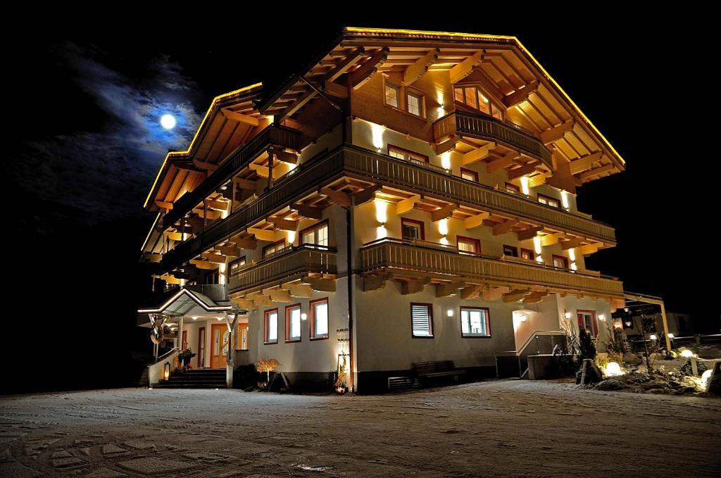 Hotel Grundlhof Bramberg am Wildkogel Luaran gambar